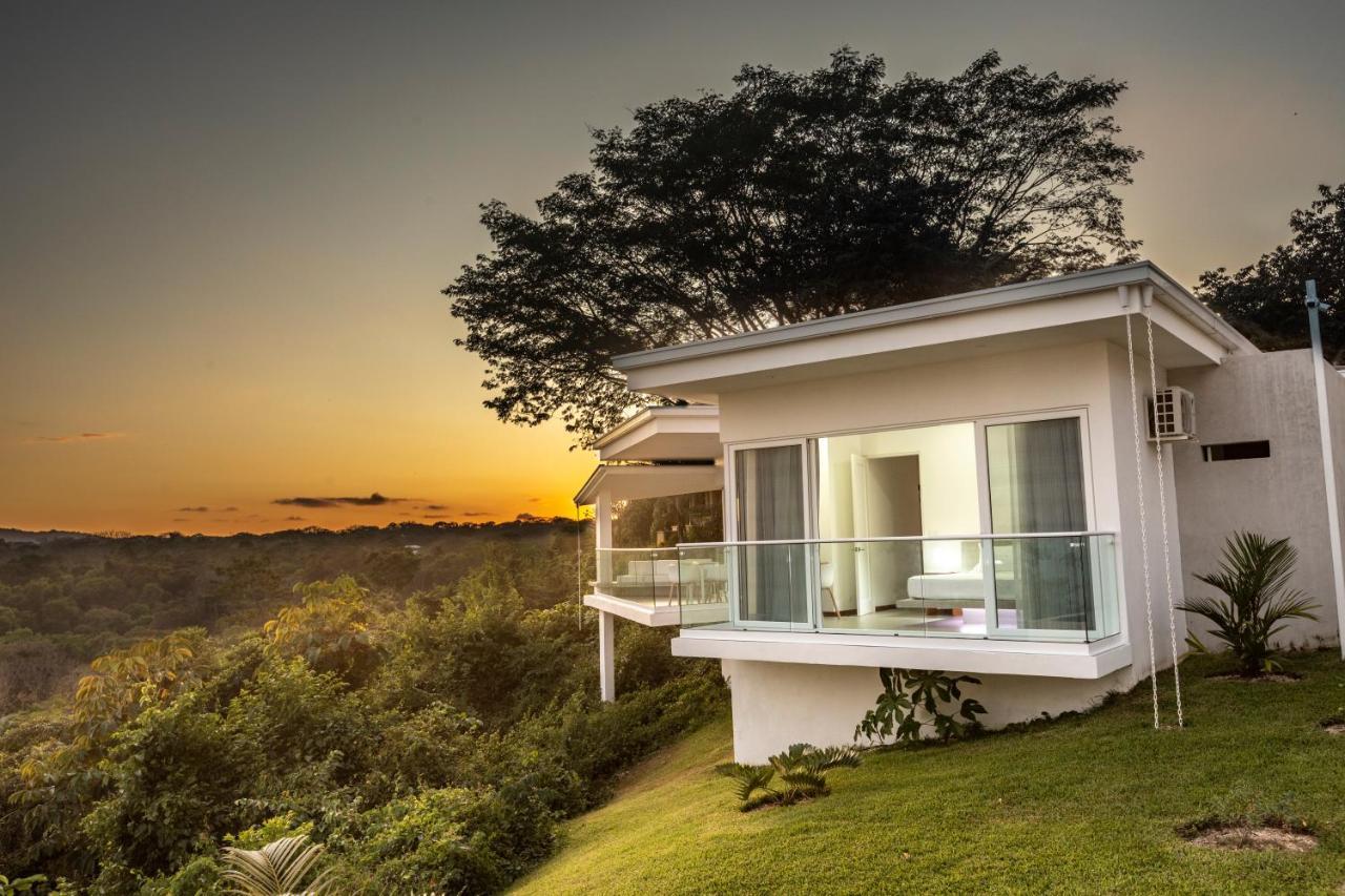 Adeluna Luxury Villas モンテスマ エクステリア 写真